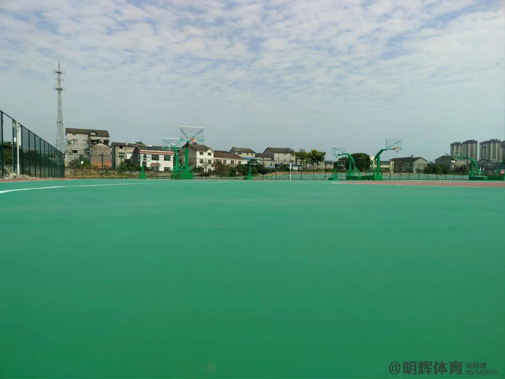 索县硬地丙烯酸球场的优缺点